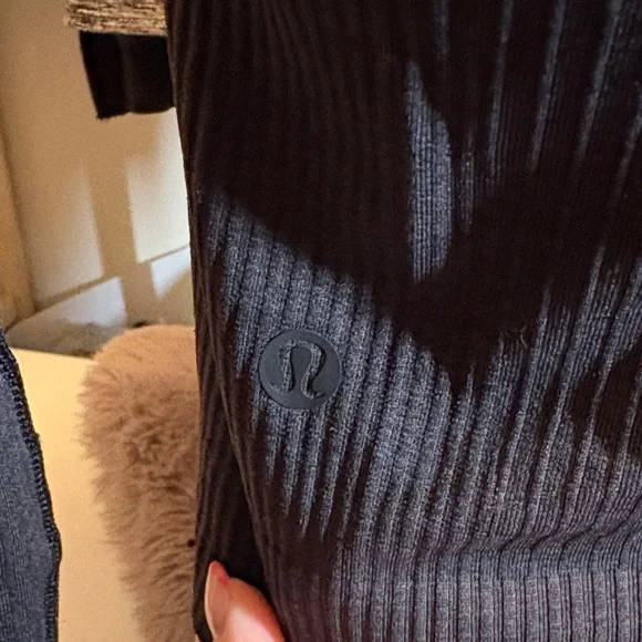 lululemon athletica Black Long Sleeve Crop Top - Picture 3 of 5